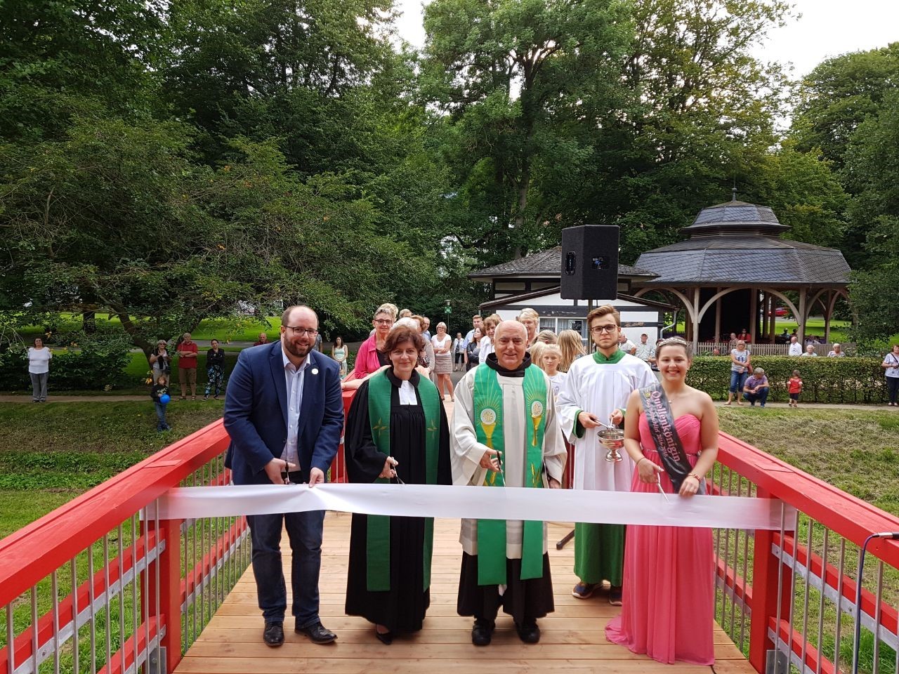 Einweihung Rote Brücke.jpg